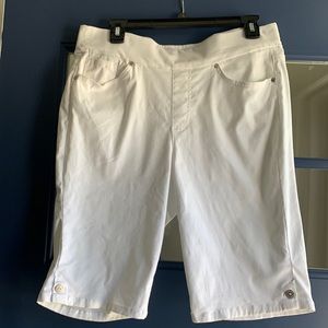 Gloria Vanderbilt all around Slimming effect